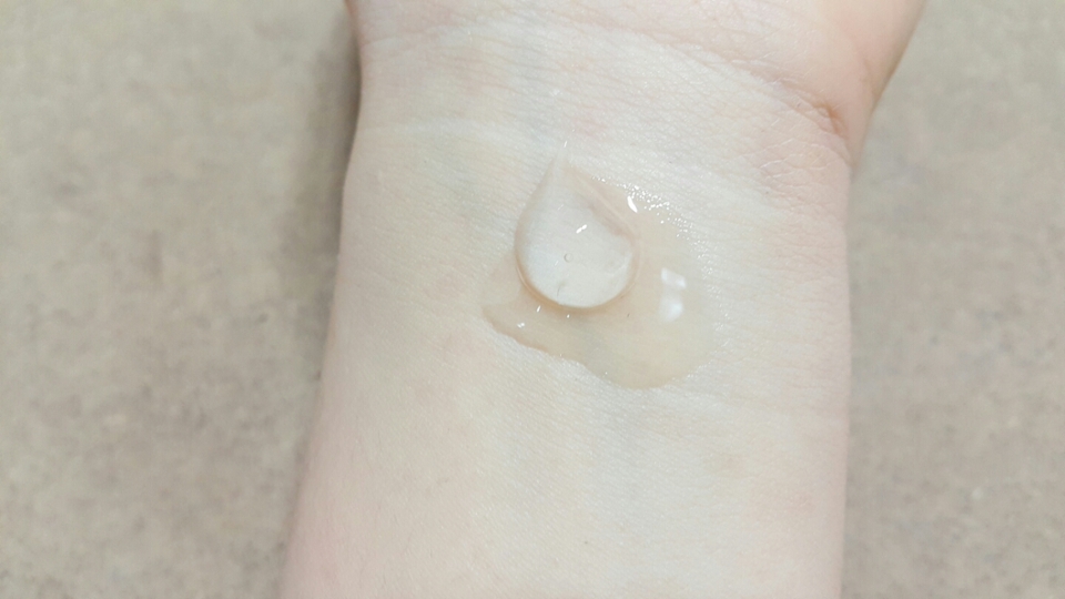 저는 2:1 비율로 섞었는데 딱 괜찮았어요:) 얼굴에 바르고 롤링하면서 전체적으로 마사지 해주세요!