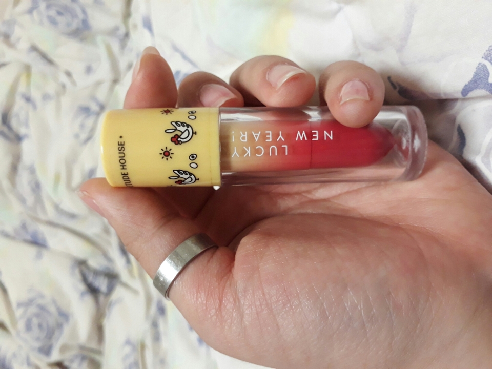 이것만찍는데 5분... ),,닭 캐릭터가있어요!  알?(계란?)있는거 지금봤네용   노랑이랑 핑크 조합의 케이스 이뿌네요!
케이스는 합격~