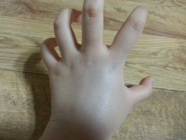 워!(감격) 아주 깔끔하게 다 지워졌네요 ㅠㅜ 이것으로 증명 됬습니다 !! 갓매직스노우쿠션 ! 커버력 대박이에요 ☜