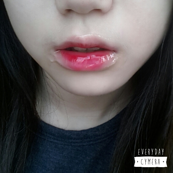 수딩젤을 두껍게 올려주세요 !
요령그런것없이 퍽퍽!! 올려주세요
근데 올리면 좀 얼얼한 느낌이 날텐데 당황하지 마세요 !!