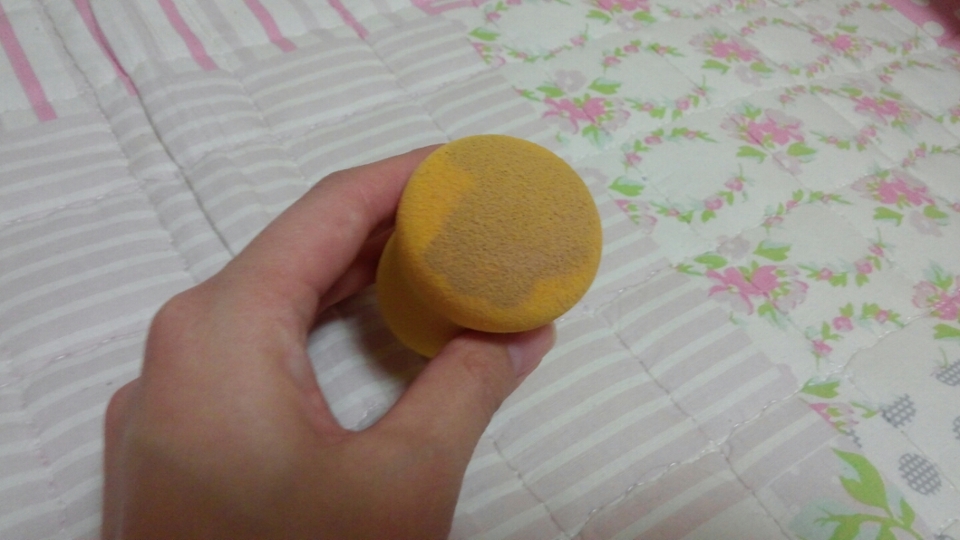 저는 밑부분만 많이 사용하고 잡는방법도 일정하기때문에 더러운부분만 더티하네요.

굉장히 찐하게 더티.........^.^;;;;