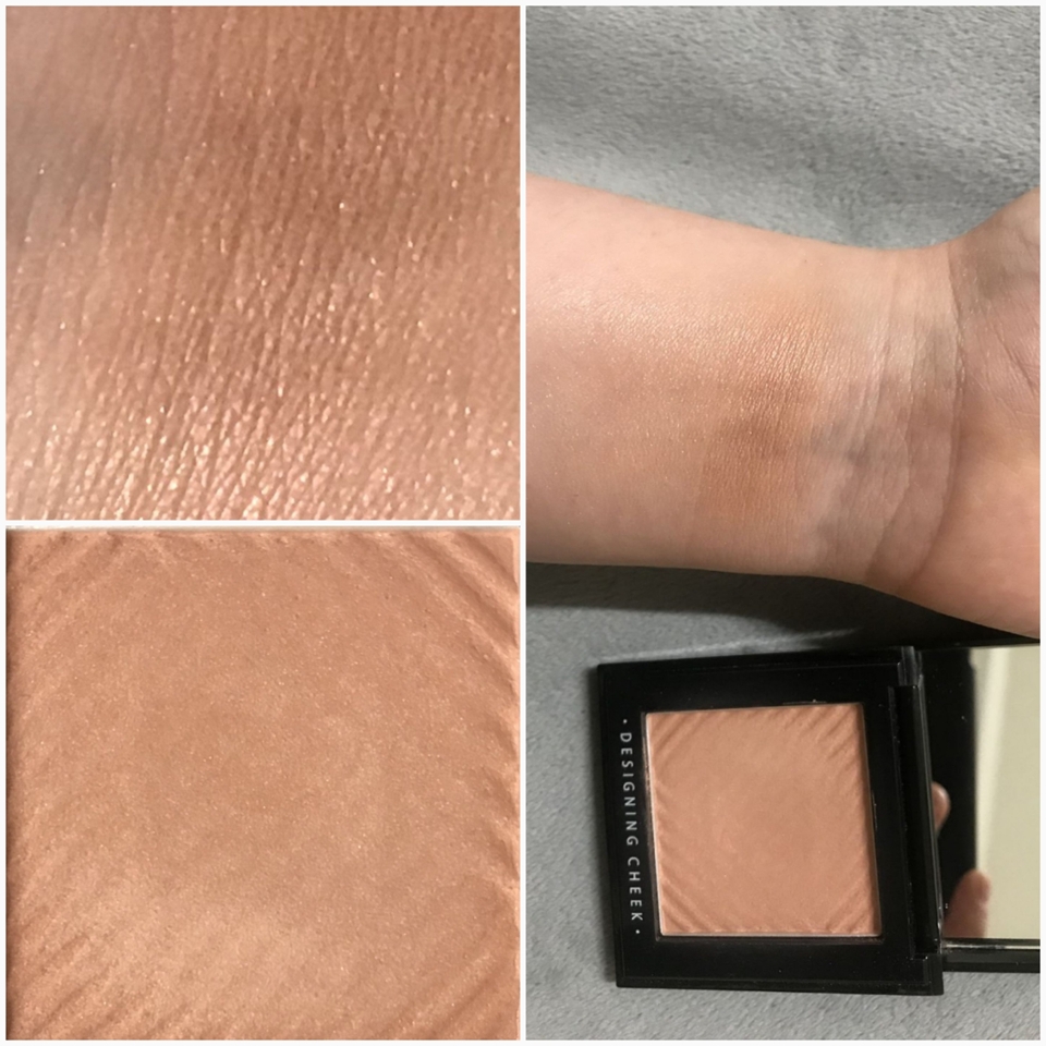 손목발색
 누드톤에 골드펄이 들어가 있어요~ 채도낮은 코랄베이지?? 

다른 제품보다 발색이 약한편인거 같아요 