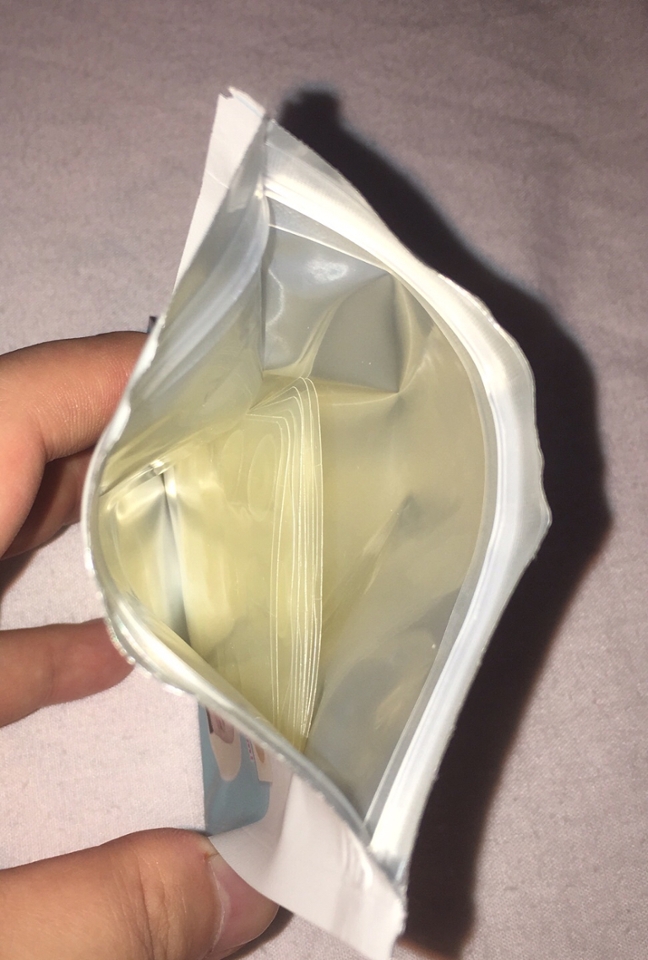 파우치를 열어보면 지퍼백으로 열고 닫을 수 있어 편하고 먼지나 이물질이 침투되지 않도록 보호해주는 역할을 해서 위생적으로 보관하기 참 좋았어요

10mm 15매 x 4
12mm 12매 x 2
두께는 0.1~0.37mm입니다