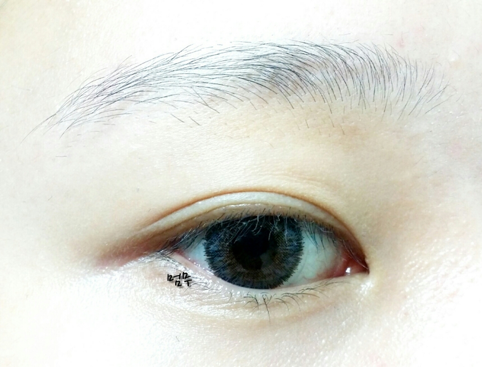 베이스
어퓨 퓨어 블록 내추럴 데일리 선크림
캐트리스 올라운드 컨실러팔레트 (가장밝은컬러)
에뛰드 브러쉬 110 듀얼 컨실러
리얼테크닉 미라클 스펀지
이니스프리 노세범 미네랄 파우더
이니스프리 파우더 브러쉬