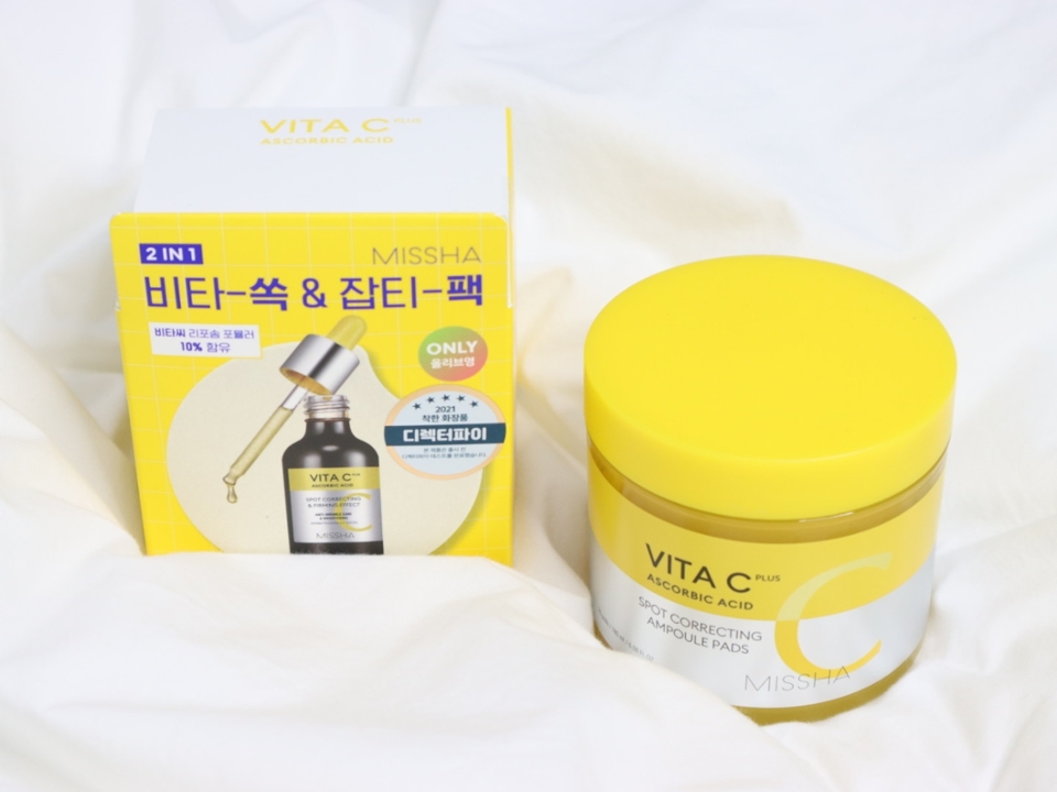 안녕하세요 언파여러분!!
오늘은 피부고민중에 하나인 잡티케어를 데일리로 꾸준히 사용할수있는
제품이있어서 소개해드릴려고해요. 출시전에 디렉터파이 테스트를 완료하기도했고 , 기미, 잡티멜라닌양 개선 / 기미잡티부위 면적개선 , 밝기개선등 인체적용시험까지 꼼꼼하게 거쳐서 출시된 패드제품이예요
