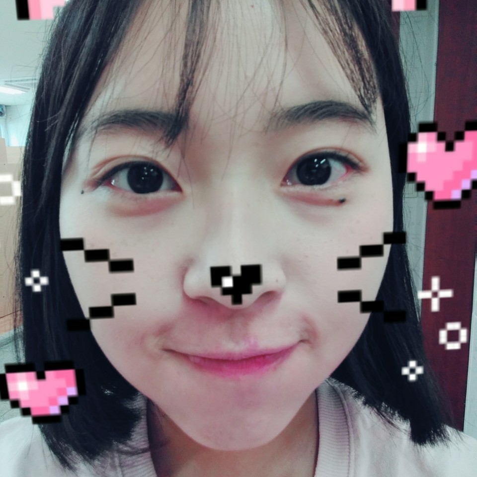 셀카를 찍어두 확 티가나죵 ><