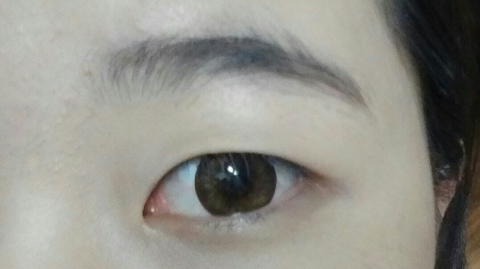 썬크림+파운데이션+눈썹
퍼프로바르는지라 눈밑에도 해줘야 하는데
안한사진을 찍었네요ㅠㅠ