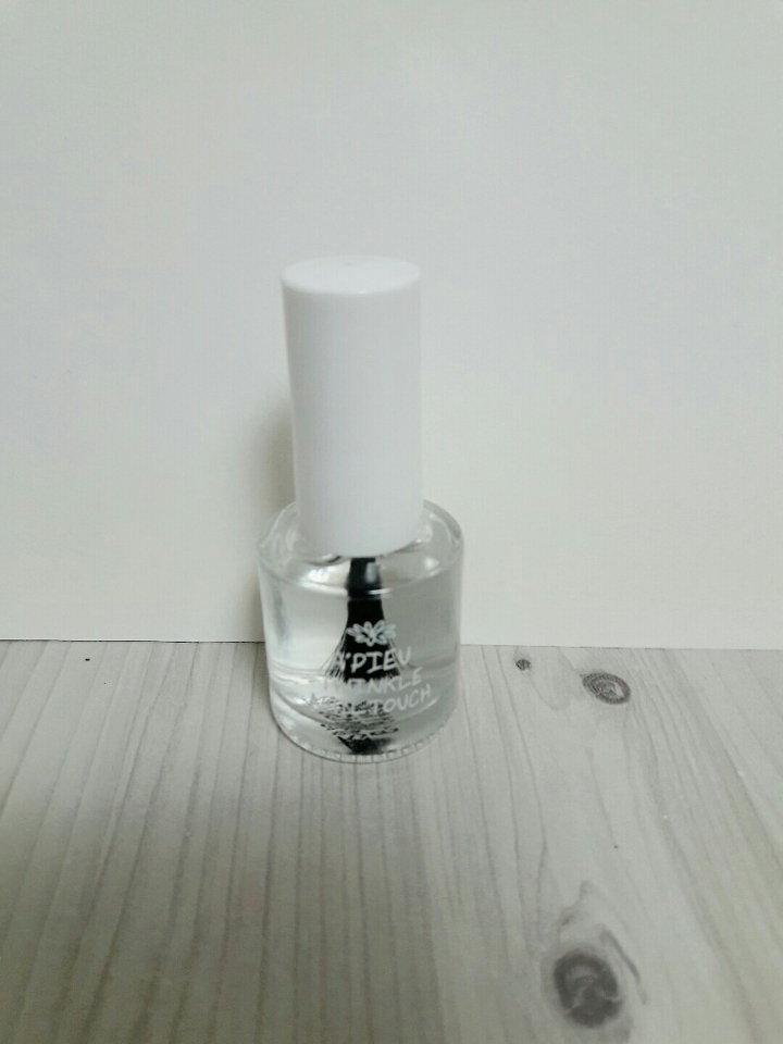 마무리로 탑코트 발라주시면 끝~~~!!
튀어나온 매큐는 면봉에 아세톤 묻혀 닦아주시면 더욱 깔끔하겟죠?