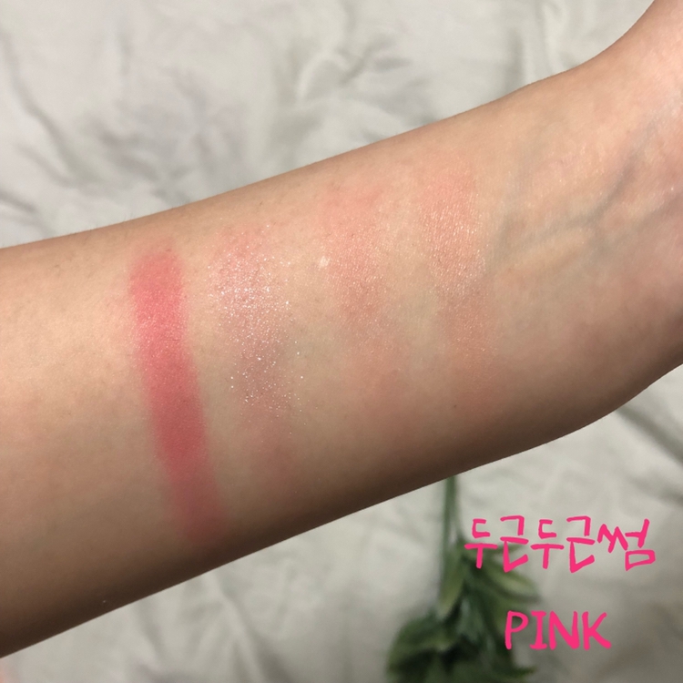 #두근두근썸
두번째 구성은 핑쿠핑쿠한 사랑스럽고 두근거리는 썸을표현한것 같아요🌷❤️🌷❤️