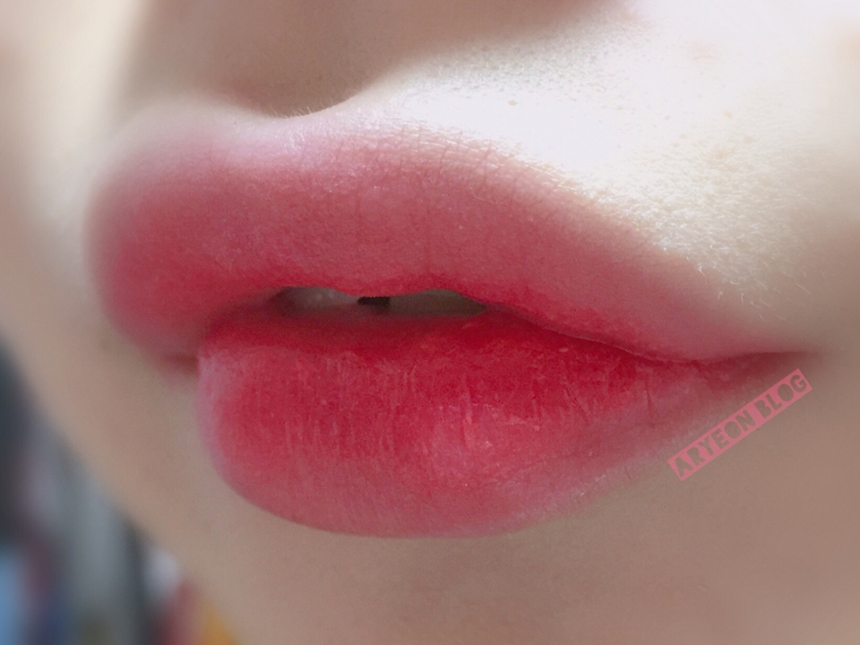 시선루팡 색상을 안쪽에 톡톡 발라주었습니다ㅏ