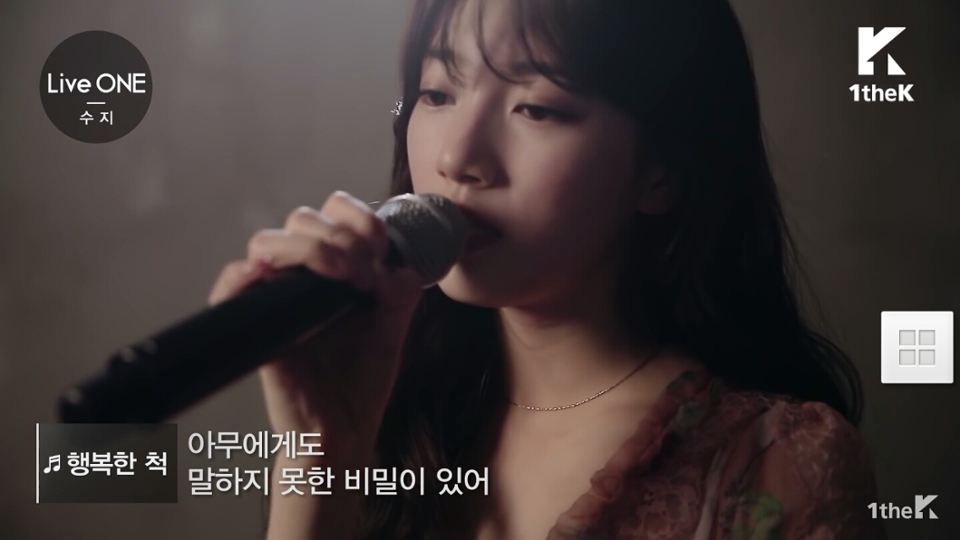 수지코는 좀 긴편이구, 코끝이 동그란 모양이에요