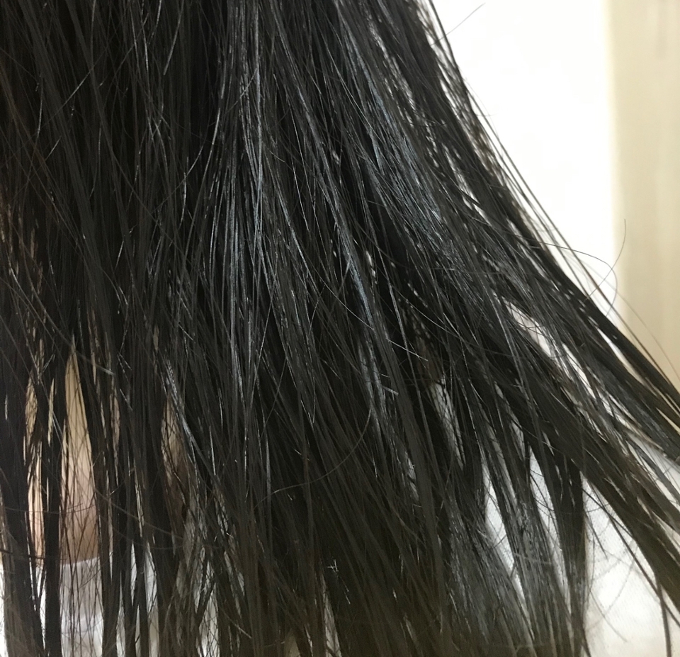 헤어캡을 쓰고 말리면 살짝 반짝반짝 미끄러운 느낌이 들어요!! 덜닦아낸게 아니라 원래 그렇답니다🥰