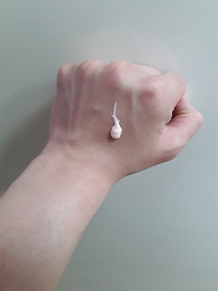 색깔은 약간 베이스가 들어간거 같죠?
