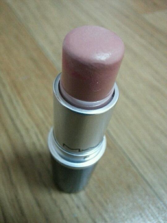 톤다운된 인디핑크 색상의 크림컵