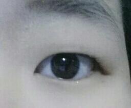 일단 쌩눈을 준비하구요 베이스로 에뛰드 카페라떼를 깔아줍니다
사진에 과정샷은 없어요..ㅠㅠ