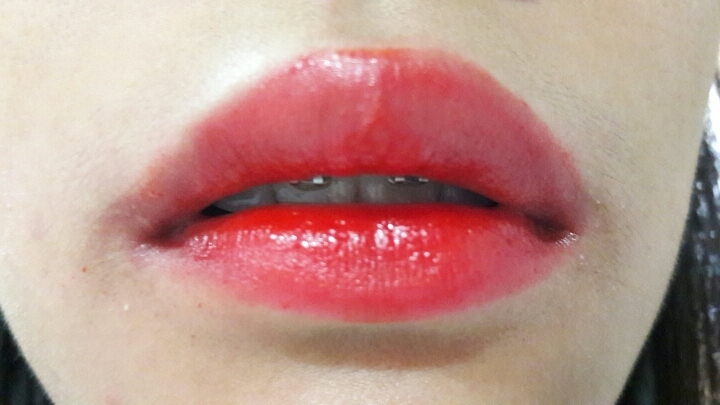 풀발색!!!!!!!! 교정기 착용중이라 입이 예쁘게 안니와요ㅠㅠ 이해 해주셔요😂