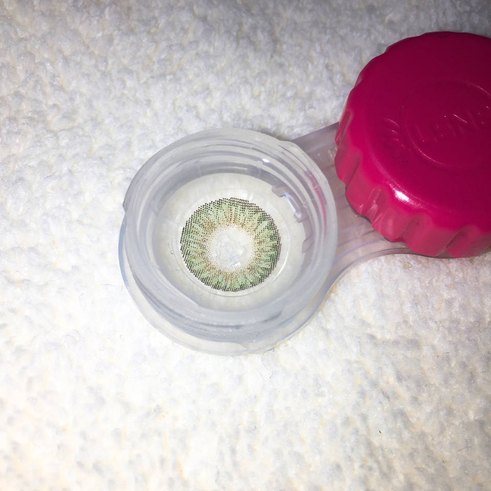 ❤ 플래쉬 on 뒷면 ❤
 지금까지 그래픽 사진들이였어요 !
그래픽만 단독으로 봤을땐 엄청 튀게 생겼는데
막상 껴보면 그렇게 튀진 않더라구요 😊
그래서 좋았어요 ㅎㅎ