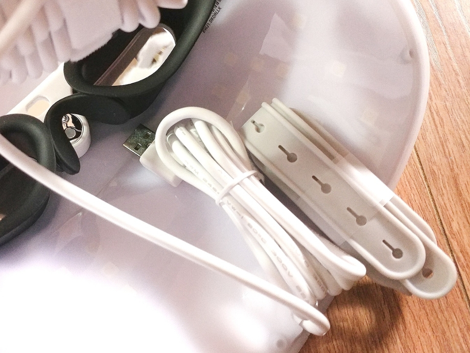 usb케이블도 있고, 마스크밴드도 있는데용☺ 마스크밴드는 마스크가 헐거울때 마스크에 걸어서 사이즈를 조절할 수 있는 아이에요