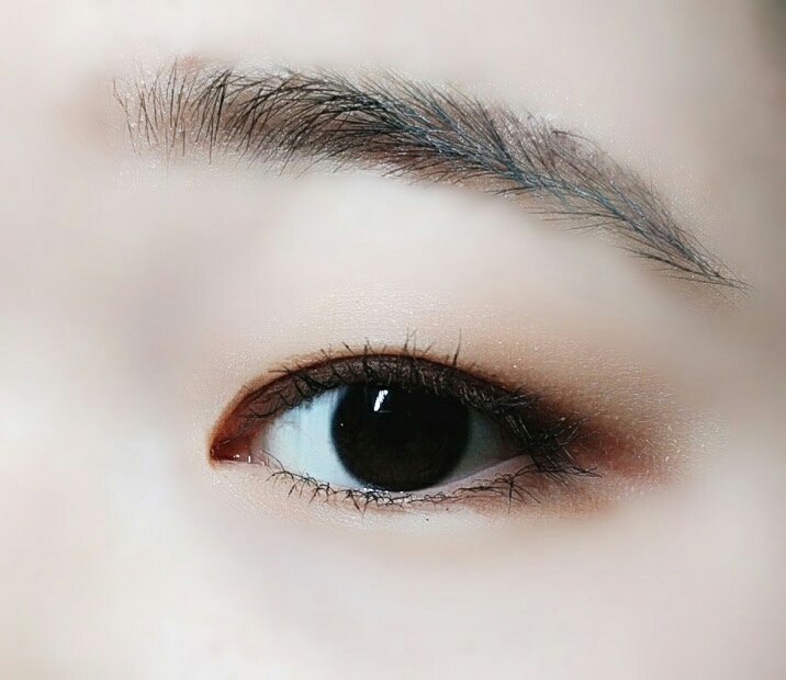 *미샤-더 스타일 4D 마스카라
뷰러를 해주고 마스카라를 발라주세요