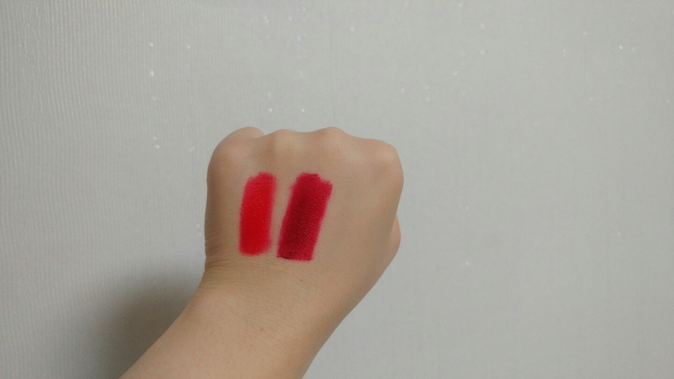 왼쪽이 생기갑 오른쪽이 불금갑 이예요!

*정확하지 않을수 있으니 참고만 해주시고 더 정확한 발색을 원하시면 매장에서 테스트를 해보시면 좋을거 같아요!