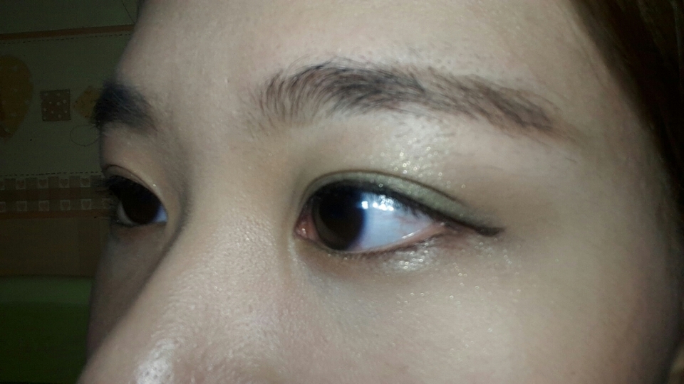 2번 메이크업 눈 뜬 사진입니다! 
*조금 더 푸르게 찍혔네요! 원래는 조금 더 탁한색이예요! 