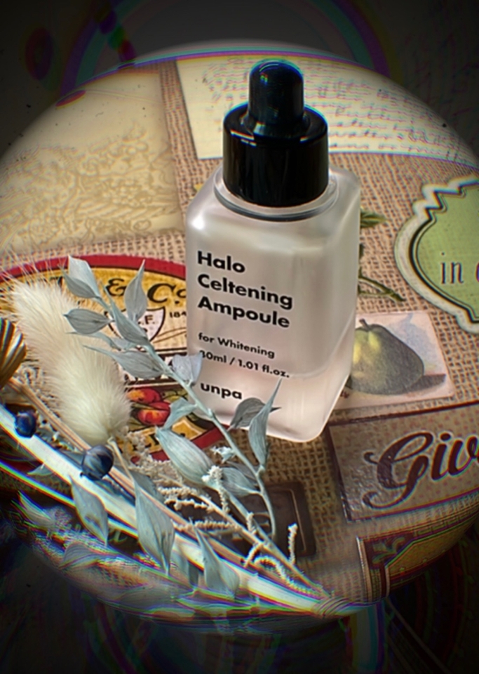 첫 번째로 사용할 제품은 언파 할로 셀트닝 앰플입니다
저는 베이스 전 기초를 깔아줄 땐 최소한의 스킨케어만 하는 것을 선호해요! 
토너는 기초로 깔아주기에 너무 건조한 느낌이고 
개인적으로 수분크림도 무겁다고 느끼기 때문에, 앰플 또는 세럼같이 속보습을 보장해주는 기초를 주로 발라주는 편이랍니다. 
건성이나 복합성이라면 수분을 꽉꽉 채워주는 제품으로 선택하셔야 해요! 

이 제품은 수분을 잠가준다는 느낌을 많이 받았고, 무엇보다 모두 흡수가 되면 끈적임 없이 촉촉함만 남기 때문에 기초로 잘 사용하고있어요.  

토너나 수분크림도 속보습이 확실히 되고 마무리가 깔끔하다면 사용해주셔도 좋을 것 같아요. 
*수분크림은 양조절을 잘못하면 베이스가 밀릴 수 있으니 주의해주세요!

🤍속보습👍
🤍미백제품
🤍촉촉한 마무리감 

