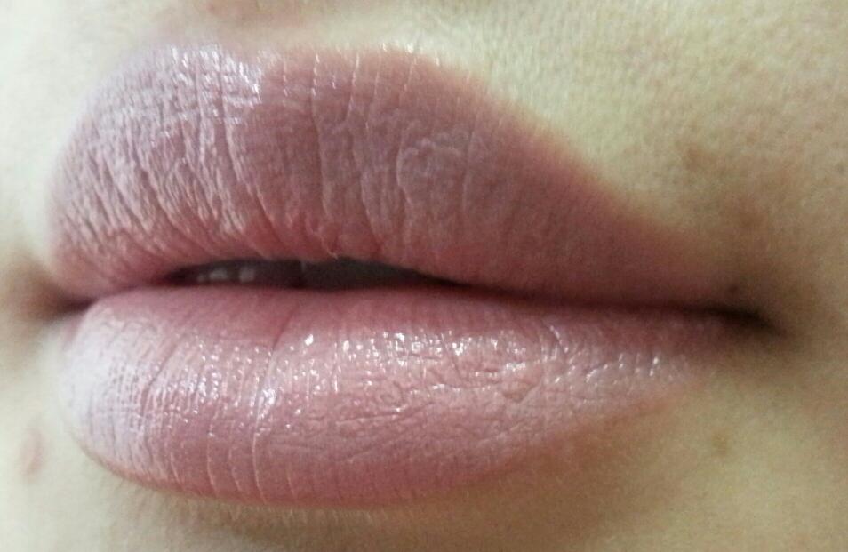 씨씨크림으로 입술색 죽인 후 발색
더 다운되서 자칫잘못 하면 토인된듯한ㅠ
몇년전 강렬한스모키에 딸기우유빛립 유행할때 사용해서ㅎㅎ 요즘은 잘ㅠ
겨울에 스모기할때 딱ㅋㅋ