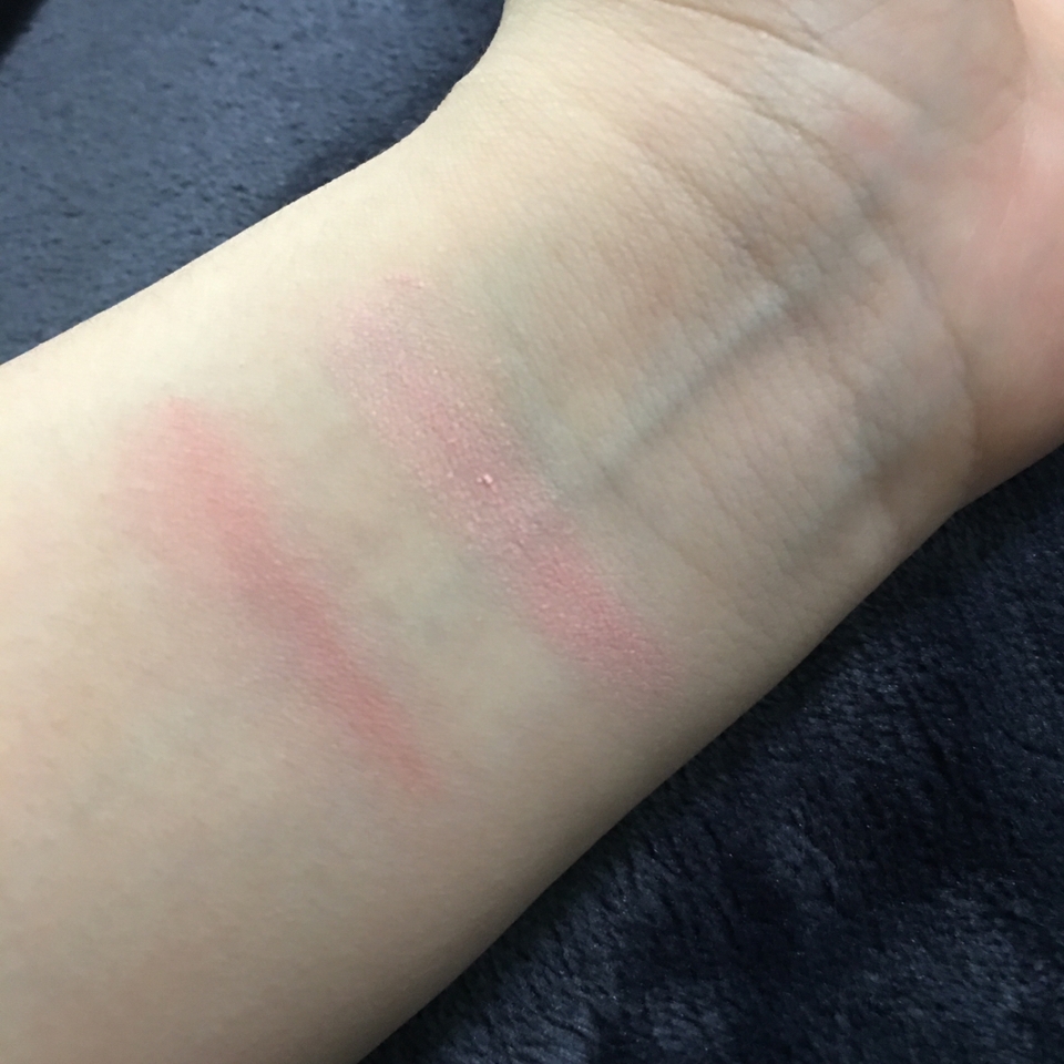 정말 이쁘지 않나요ㅠㅠㅠ
두개를 섞어서 사용해도 진짜 자연스럽고 
좋습니다
가루날림이 조금 있지만 다른데와 비슷해요
발랏을때도 피부에 아무 이상 없었어요
