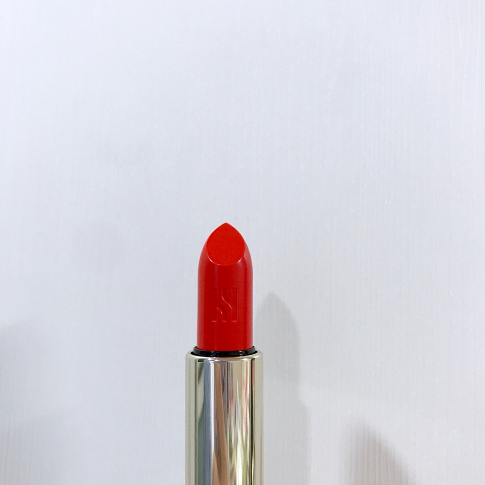 딱 봐도 웜톤에게 잘 어울릴 듯한 색상이에요 *_* 

레드오렌지 색상으로 얼굴빛을 환하게 만들어줍니다!