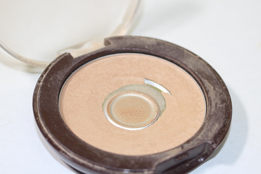 뚜껑을 열어보니 사.용.흔.적....
벌써 밑바닥이 보이내요..또 가서 구매해야겠어요!!
쉐딩은 정말 끊을수 없답니다ㅋㅋㅋㅋㅋ
