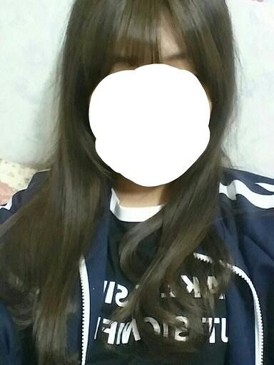 짜잔 !탈색안하고 염색한거치고 너무너무너무잘나왔어요ㅠㅠㅠㅠ대박ㅜㅜㅜㅜㅜ근데 카키색은 3주면 물이빠져서 약간 노란끼도는 브라운으로 바뀐대용.. 아그리고 머리상한거는 제가 그매직앰플을 안넣어서 상햇어요..ㅎ 다른분들은 꼭꼭넣어서하세요!! 그럼이만✋