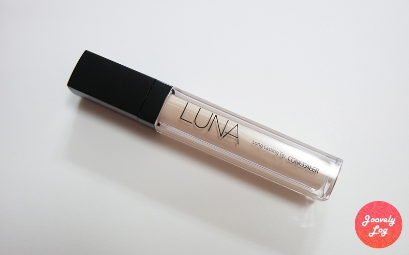 주블리가 추천해드리는 첫번째 올리브영세일추천템은 바로 루나컨실러입니다!
클리오 킬커버 컨실러와 루나컨실러 모두 사용해본 결과 저는 루나가 좀 더 맘에들더라구요!
루나컨실러(01 라이트베이지) 정가는 14,000원 / 세일가는 11,000원대 였어요!