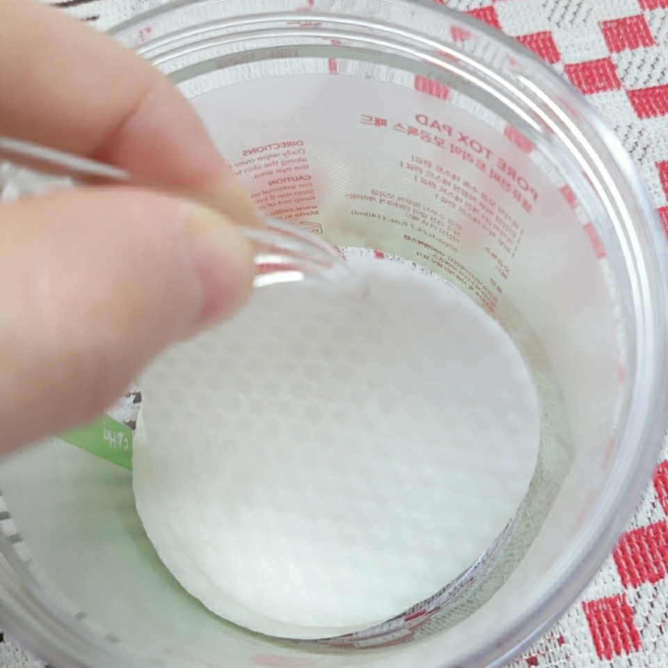 이 제품 역시 집게가 내장되어 있어요
패드 굵기도 적당해서 집어올리기 편했어요😊