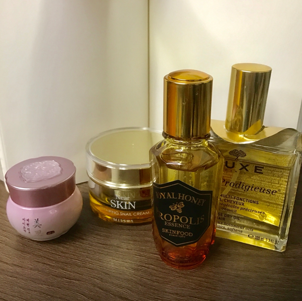 사용 제품은 다음과 같아요!

1. 스킨(닦아내는용)
스킨푸드 풋사과 스킨 쓰는데.. 있어서 쓰는 거지 별로입니당 알콜성분 있어서 7스킨법도 못하고..뉴_뉴

