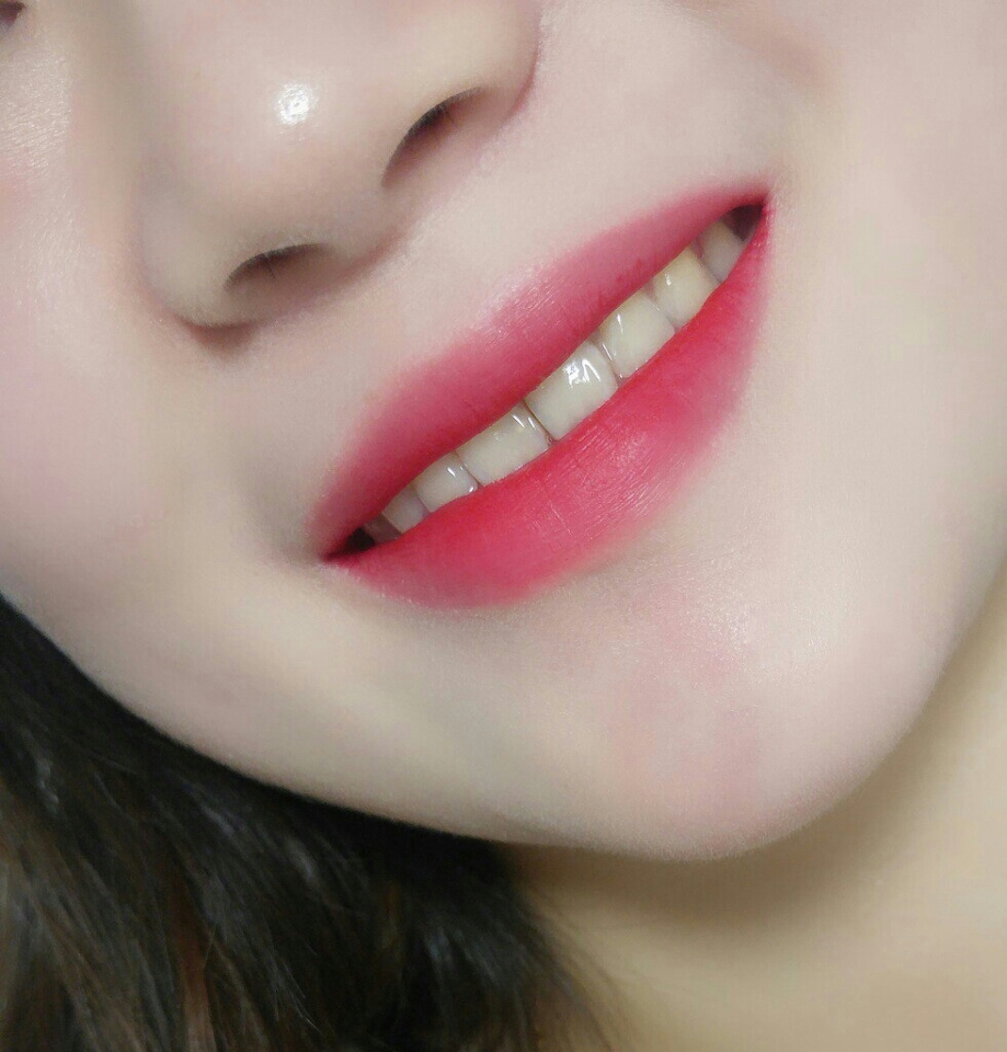 그라데이션은 핑크빛이 많이보이는 레드에요!