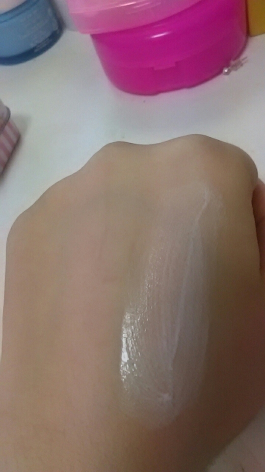 로션같은제형이에요! 워터리하기도하고 가벼워요