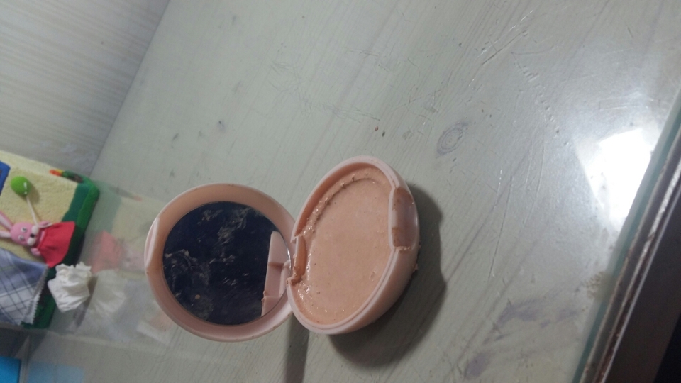 그다음 이렇게 해서 굳이면 완성 
원래 휴지나그런걸로눌러야 하는데 전 너무 물기가 많아서 휴지에 그냥묻어서 조금 나둔후 휴지로눌러줬어여~~~