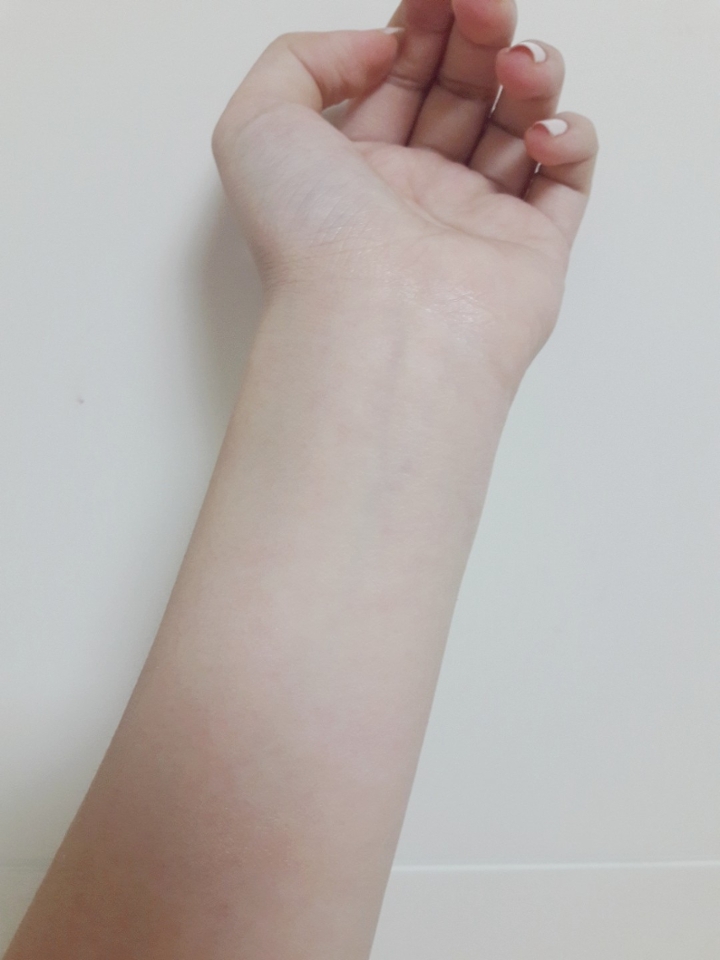 클렌징 오일로 잘 안 씻길 때 약간 미끈거리는 감이 남아 있었는데 해면 사용 후 뽀득해지고 피부에 자극없이 씻겨서 개운했어요~