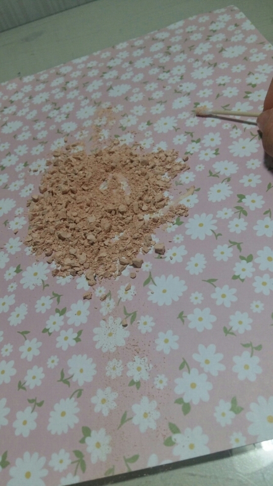 그다음 면봉으로 가루가 되게해주세요~