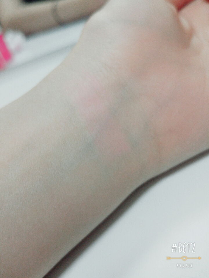 미세하게 착색? 사실 찍고 바로 물티슈로 닦아서그래여 .. 원래라면 착색쩔 !!
 



이상으로 핑크덕후인 안경이는 가겠사옵니다 😆
(꾸벅) 