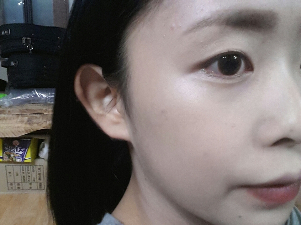 01보송보송하게베이스를깐후,눈썹의산을살려그린다