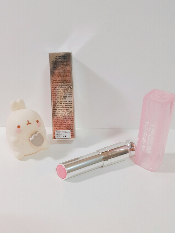 백화점 브랜드답게 표지부터 케이스까지 고급집니다...
로드샵 제품밖에 제대로 써보지 못햇던터라 부들부들하네용.. 