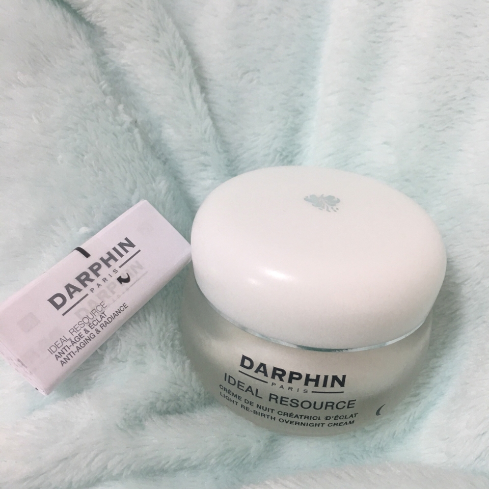 박스를 열면 크림, 설명서가 내장되어 있는데 스파츌러는 없었어요 