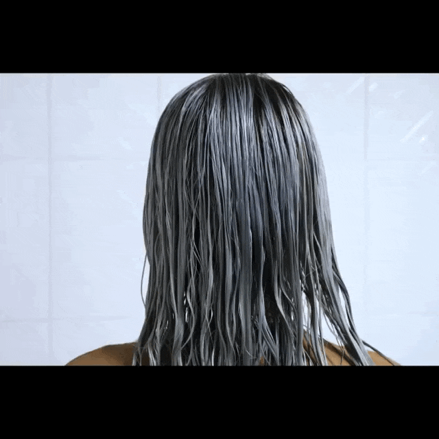 그리고 더 역대급인건

저 시간 없어서 이날 ㅋㅋㅋㅋㅋㅋㅋㅋㅋㅋㅋㅋㅋㅋㅋㅋㅋㅋ

다 바르고 방치 후에  샴푸만 함ㅋㅋㅋㅋㅋㅋㅋㅋㅋㅋㅋㅋㅋㅋㅋㅋㅋㅋㅋ

​

린스안했다는 소리, 트리트먼트는 당연히 안했다는 소리

​

​

오로지 모레모 케라틴 헤어 컬러 구성품만 사용했다는거죠!

케라틴앰플 - 염색약 - 리커버리밤

​

근데 저 찰랑임 보셨냐며?

제가 GIF 별로 안좋아하는 사람인데

얼마나 만족스러웠으면 gif 갖고왔겠어요???!!!!

​

일단 첫케어 ( 헤어앰플 ) - 마지막 케어 ( 리커버리밤 )도

좋지만 염색약이 그지깽깽이 같으면

앞뒤 순서가 아무리 탁월해봤자 소용 없는거 다들아실겁니다.

요 모레모 케라틴 헤어 컬러 는 네이밍 그대로

케라틴 단백질을 가득 함유해서 모발 손상이 적다는 수준이라

그냥 거의 없고 제 원래 머리털 그대로 유지됐고요?

​

셀프염색이 손상이 없다고 느낀건 난생 처음....★

​