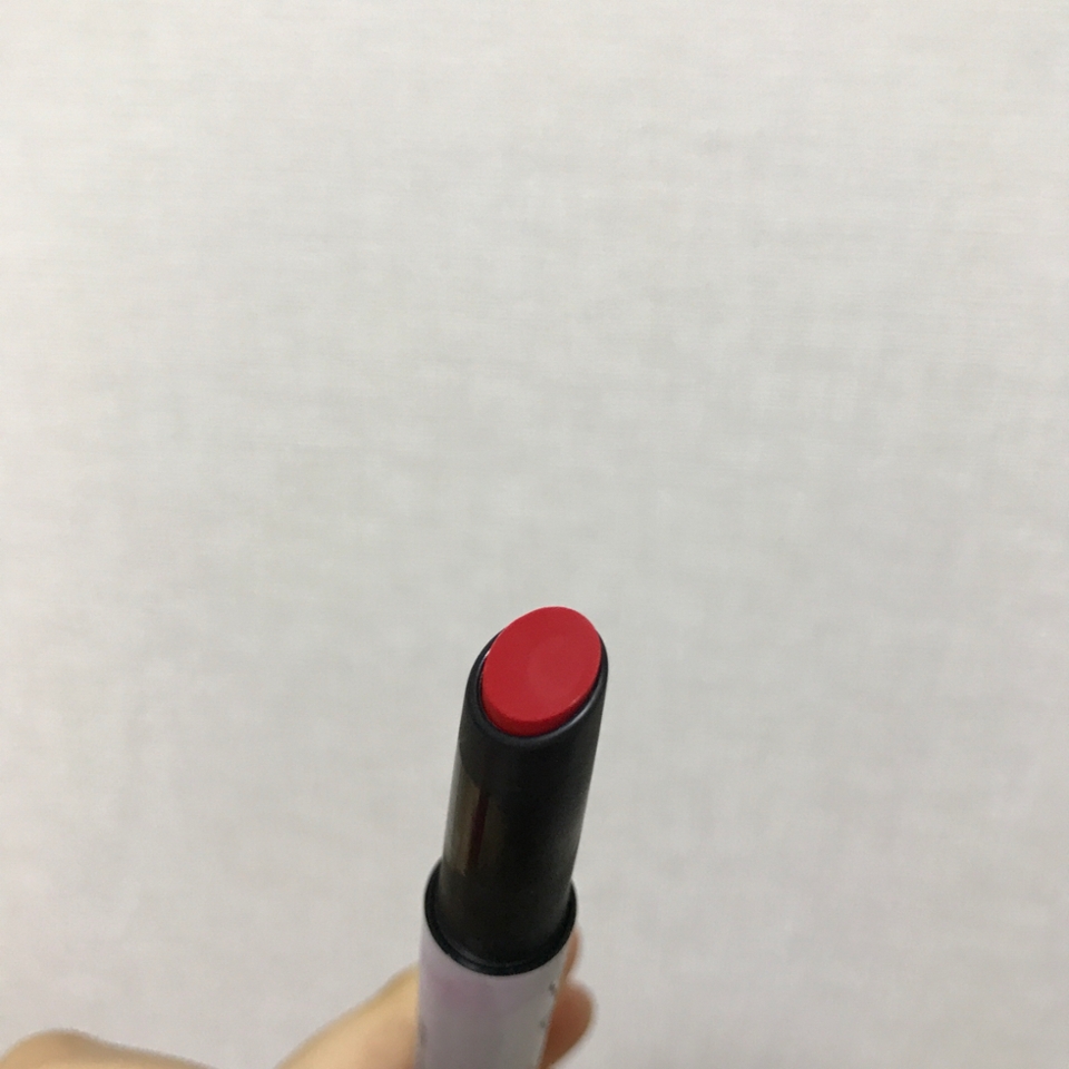 오른쪽으로 돌리면 1mm씩 올라와요
대신 다시 안들어 간다는 점 유의하시길!