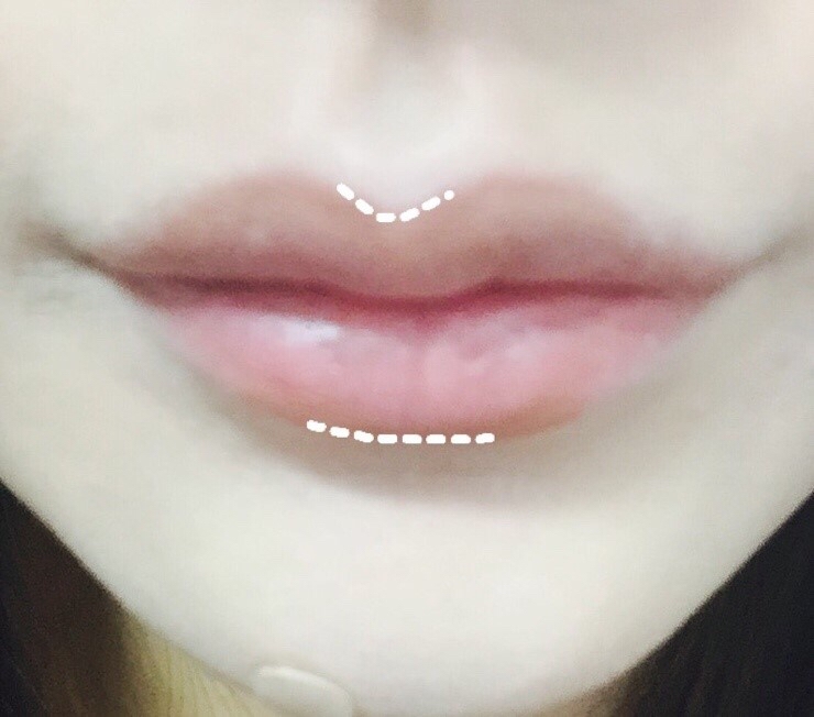 #립

립펜슬로 입술산과 아랫쪽을 선명하게 잡아주세요!

