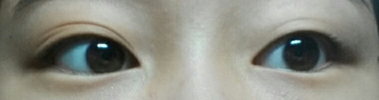 눈이좀더 깊어보이죠?