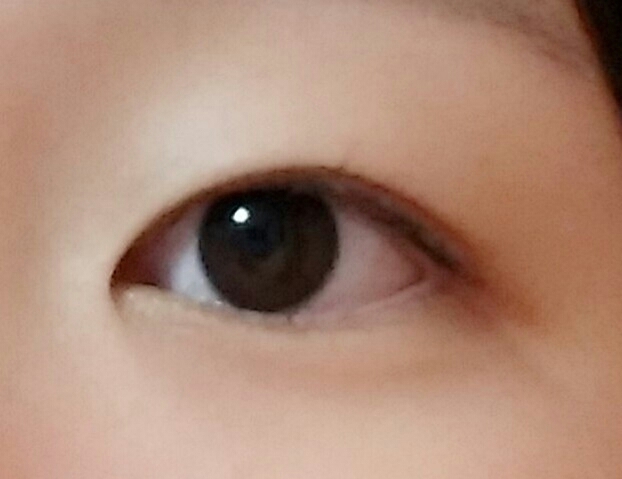 우선 제 원래눈은 이렇게 쌍커풀이 거의 안보이는 속쌍커풀이에요