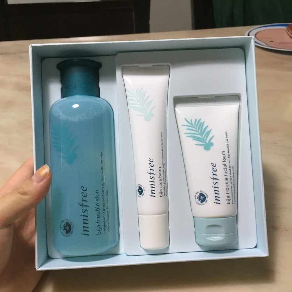 구성품은 좋으나 폼클렌징 말고 로션이 들어있었으면 더 좋았을 것인 ㅜ 아쉬운 점