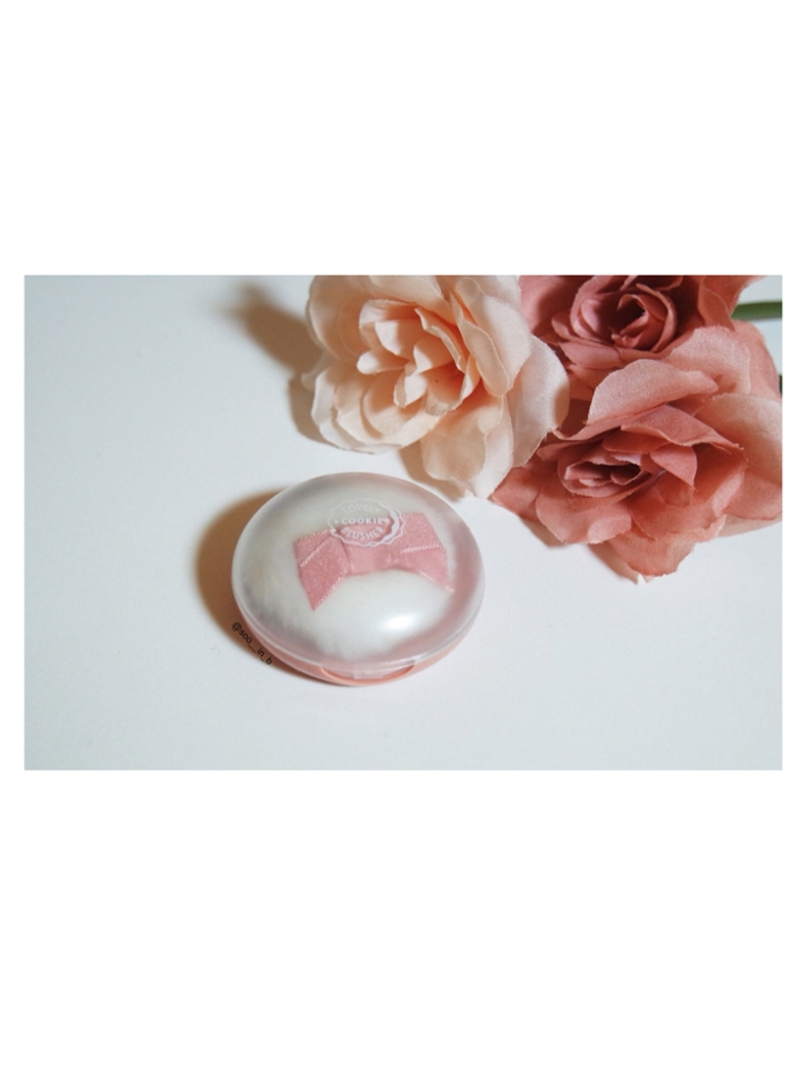 끄악... 옛날 고딩때 친구들 중 한명은
꼭 가지고 있던 에뛰드 블러셔 (°∀°)b 
리본 디자인이 바뀌었네요 ! 
좀 더 러블리해진거 같아요 ㅋㅋㅋㅋ 